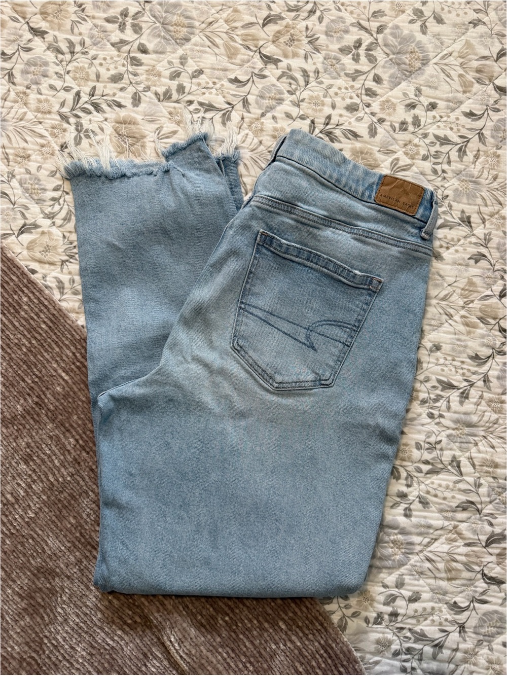 AE Curvy Mom Jeans - 14 - EUC!